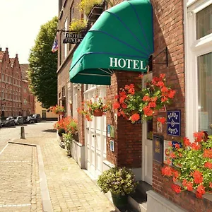 Hotel Fevery, Brujas